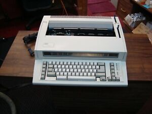 IBM Wheelwriter 1000 by Lexmark Electronic Typewriter