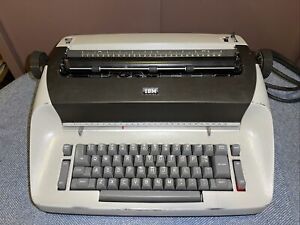 Vintage IBM Selectric I Model 71 Electric Tan Beige Typewriter POWERS ON