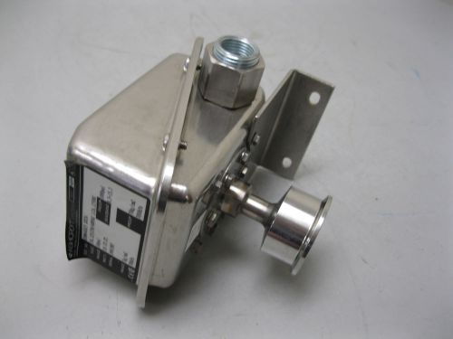 Ashcroft gpdn4ggs25 xcg3a pressure switch 1-1/2&#034; tri-clamp g17 (1724) for sale