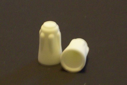 LOT OF 2 SMALL PORCELAIN HIGH HEAT 300V WIRE NUTS LAMP PART NEW 31762K