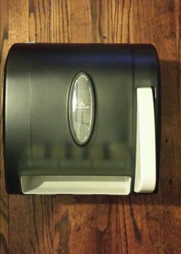 New In Box Georgia Pacific Push Paddle Roll Towel Dispenser 54338 Translucent