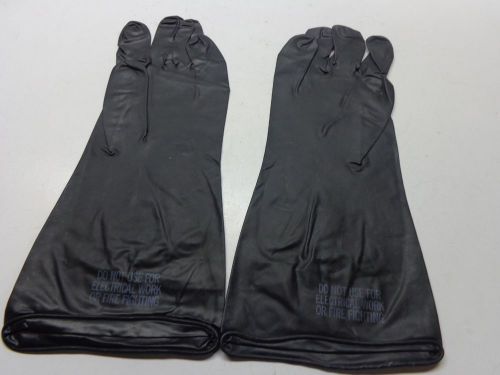 1 Pair Chemical Protective Gloves, Rubber, Large, New,       overstock- BOX 3