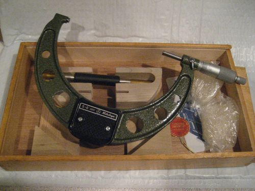 Machinists  micrometer  5&#034;-6&#034; mitutoyo #103-220 .0001&#034; w/wood case and tools for sale