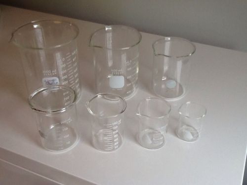 Lot of 7 graduated beakers 1000 600 400 250 150 100 50 ml pyrex glass lot#1 for sale