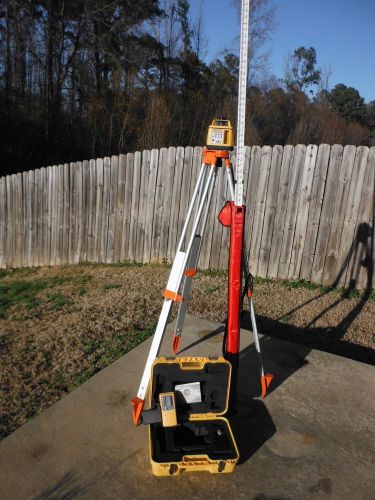 Rotating laser kit with heavy duty tripod and 13&#039; level rod