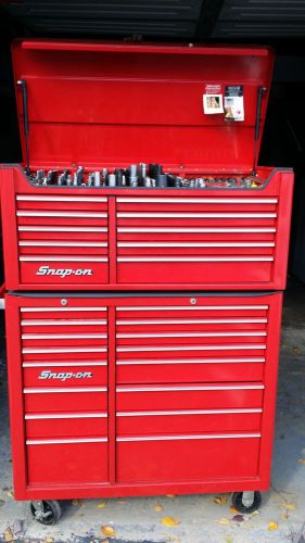 SNAP ON TOOL BOX IN MINT CONDITION LOADED WITH SNAP ON TOOLS!!!!!