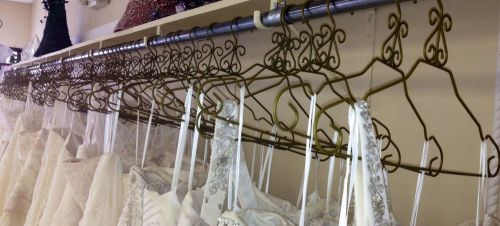lots of 20 gold wire hangers