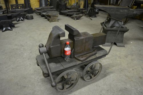 Minty 273 lb. hollands #18 machinist mechanics bench vise blacksmith anvil for sale