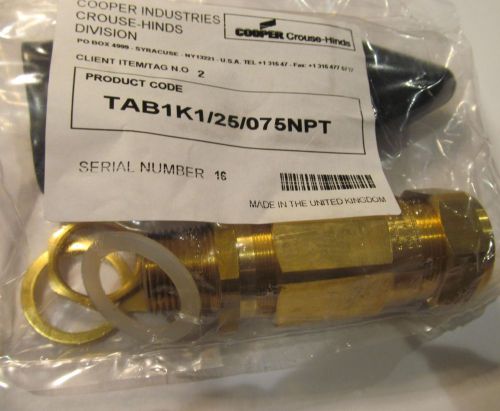 NEW COOPER CROUSE-HINDS TAB1K1/25/075NPT 3/4&#034; BRASS CABLE GLAND NEO SEAL UNIV.