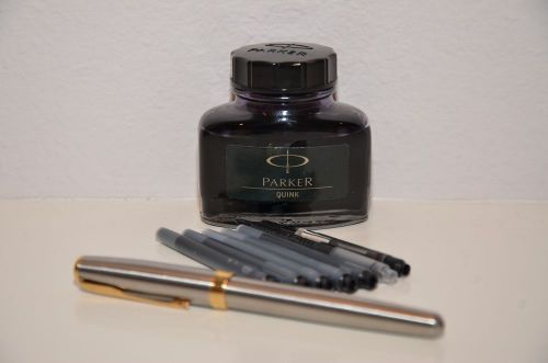 Parker Sonnet Medium Nib Fountain Pen w/ Golden Trim - Stainless Steel