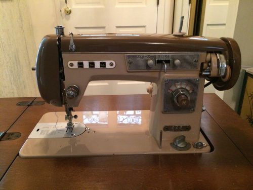 VINTAGE DELUXE 945 CARSON PIRIE SCOTT SEWING MACHINE W/ TABLE EXCELLENT !