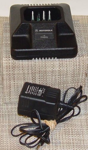 Motorola HTN9702A Base charger - Used( with adapter)