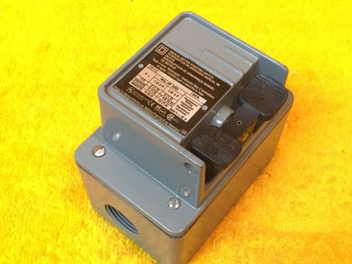 ***NEW*** SQUARE D 2510KW20751 MANUAL MOTOR SWITCH  W/ ENCLOSURE 2510 KW2 0751