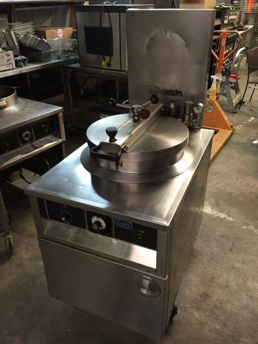 BKI FKM Electric Pressure Deep Fat Cooking Commercial Fryer with Basket Used