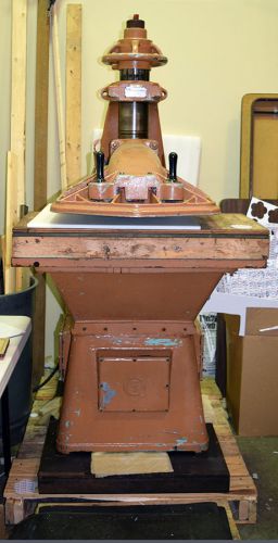 Schwabe 25 Ton Clicker Press