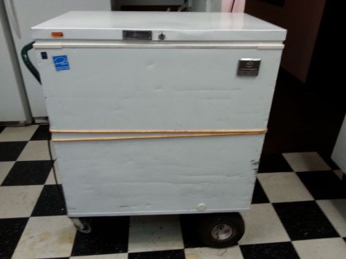 KELVINATOR 7 C.F COMMERCIAL CHEST FREEZER