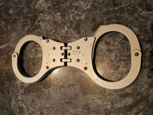 American Handcuff hinged cuffs