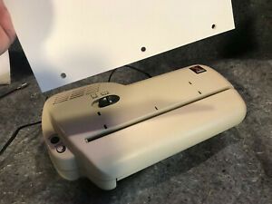 Staples Electric 2 / 3 Hole Punch 30 Sheet Capacity Model X 30 (Tested)