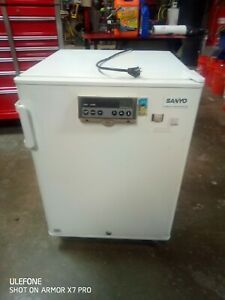 Sanyo Model SR-L6111W Biomedical refrigerator
