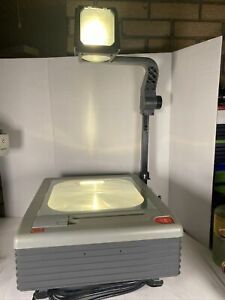 3M 9100 Overhead Projector - Works Well