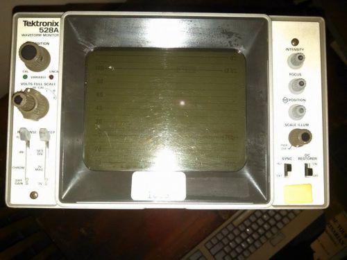Tektronix 528A   Waveform Monitor 528-A WITH ACCESSORIES