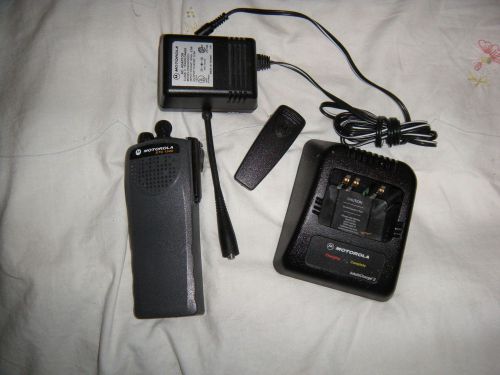Motorola xts1500 model 1 uhf lo 380 - 470 mhz /ant/charger/clip checked out for sale