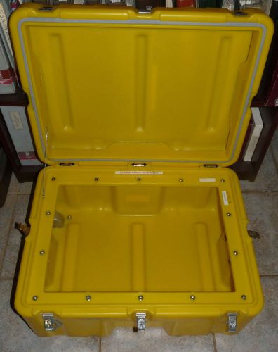 PELICAN HARDIGG STURDY HEAVY DUTY CARRYING ROLL AROUND TRANSPORT CASE YELLOW