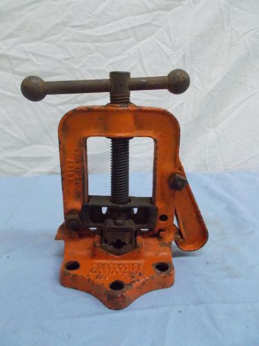 Armstrong pipe vise No. 231 - made in the USA - 1/8&#034; to 1-1/2&#034;