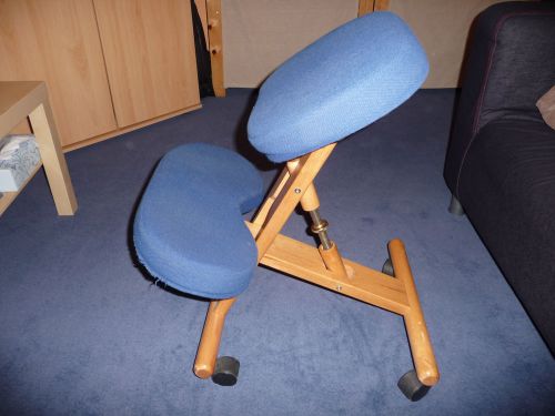 Kneeling stool