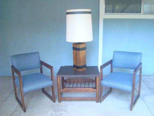 OFFICE MAGAZINE END TABLE + 2 CHAIRS AND LAMP -- MAHOGANY