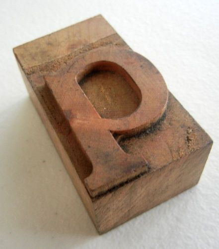 Letter &#034;p&#034; Letterpress wood printing block 1 3/8 in. x 1 1/8 in. Good condition