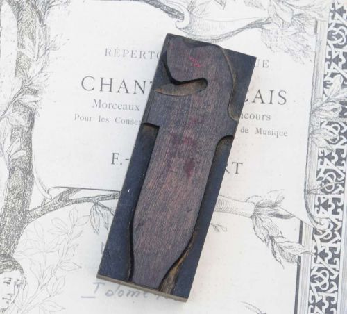 letter: f blackletter wood type 3.54&#034; woodtype font letterpress printing block f