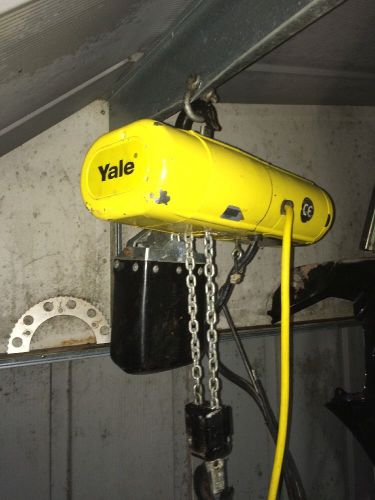 Yale CPS Lightweight Electric Chain Hoist1/4 Ton /250kg With Trolly