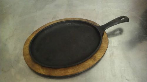 Lodge OS2 Cast Iron 10&#034; Griddle with Wood Underliner