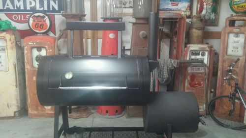 Reverse flow smoker