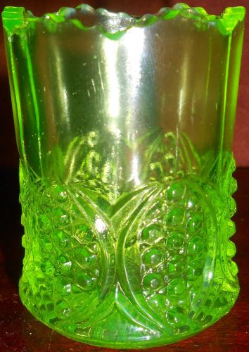 Green Vaseline uranium glass toothpick / match holder H.B. pattern yellow canary