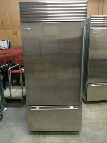 Sub-Zero Refrigerator with Ice Maker