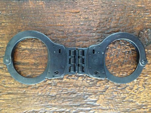Smith and Wesson Model 300 Hinged Handcuffs - Black