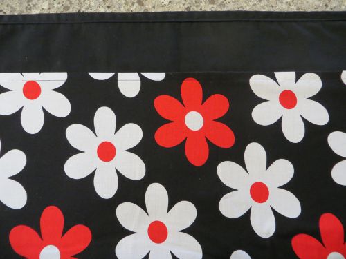 Red and White Daisies 3 Pocket/Waist/Waitress apron