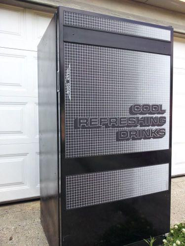 Refrigerated Vending Machine Model FMR1 w/ Keys