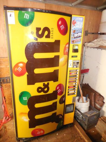 DIXIE NARCO V669 10 SELECTION CANDY/SNACK REFRIGERATED VENDING MACHINE M&amp;M&#039;S