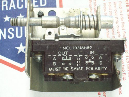 10316H89A Cutler Hammer Switch with Bracket