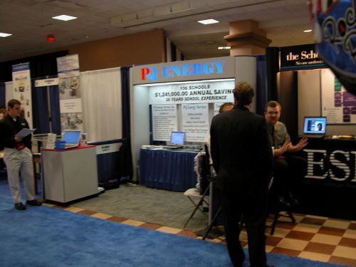 Used deluxe modern panel 10 x 10 &amp;/or 10 x 20 trade show display booth for sale