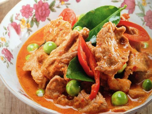 THAI FOOD RECIPE Paneng is the food material from coconut milk and red curry