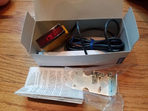 New OMRON INDUSTRIAL AUTOMATION  E3S-LS10XE4  PHOTOELECTRIC SENSOR