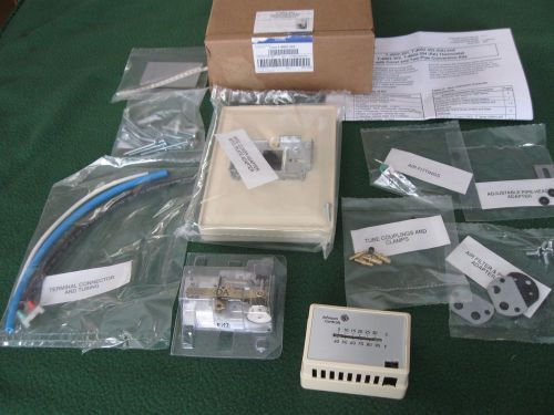 New johnson control direct acting thermostat beige conversion kit t-4002-303 for sale