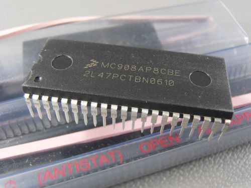 2 x FREESCALE MC908AP8CBE Microcontroller 8Bit /// NEW with BOX!!