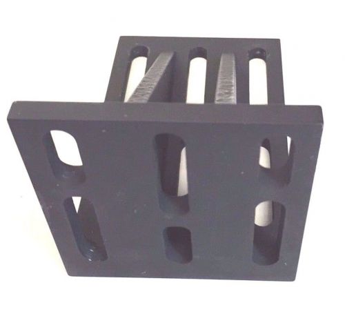 Newport 360-90 Angle Bracket, 90 degrees Slotted Faces Optical Construction