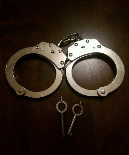 Peerless handcuffs 700c with 2 keys for sale