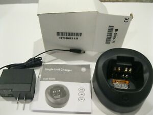 New Motorola NTN8831 Two-Way Radio Tri-Chem Charger base with power Supply